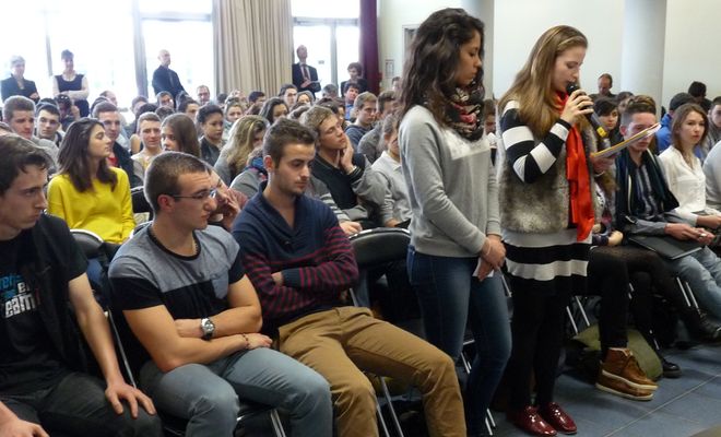 A Mourenx, une centaine de lycéens attendaient les parlementaires