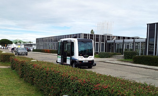 Le minibus autonome EZ10 de la société easysmile