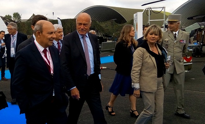 Eric Trappier, PDG de Dassault Aviation, Alain Rousset et Marie Récalde, lors de l'inauguration de l'ADS Show 2016