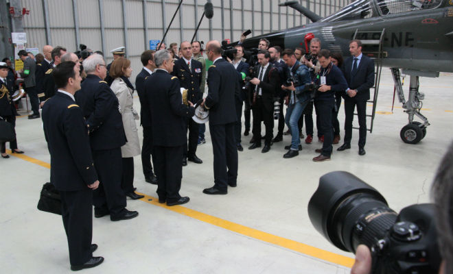 Emmanuel Macron en visite à la base de l'Armée de l'Air à Rochefort
