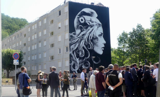 La nouvelle Marianne orne les murs d'un immeuble du Toulon à Périgueux