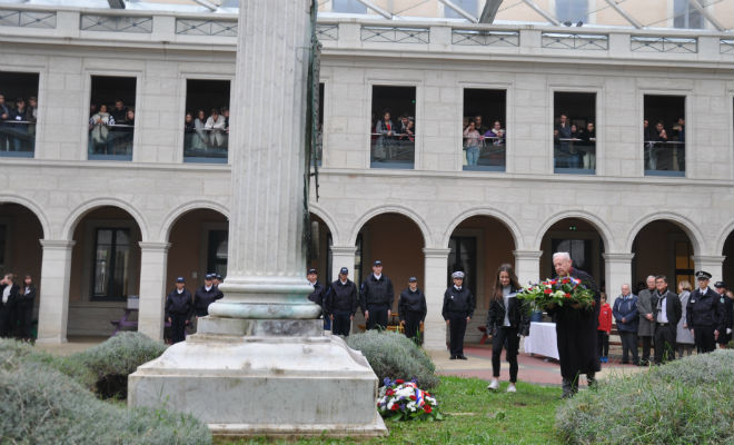 La cérémonie à la cité scolaire Bertran de Born, où l'établissement a enregistré 140 anciens élèves et un professeur tué au combat