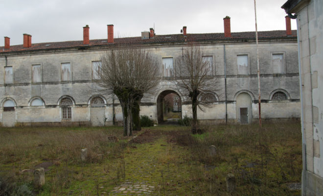Désaffectée depuis le départ des troupes américaines au début des années 1960, la caserne a été revendue par la Ville à Valvital pour 155 000 €.