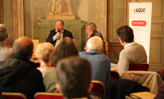 Une centaine de personnes est venue écouter Roland Cayrol dans les salons de la mairie de Bordeaux