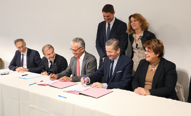 La signature de la convention de service public entre SEALAR et le syndicat mixte de l'aéroport de Poitiers-Biard s'est déroulée ce vendredi 8 novembre