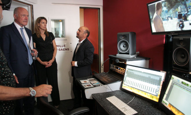 Eric Debègue (au centre) avait fait visiter à Alain Rousset les nouveaux studios en juin 2018, suite à l'aide de la Région 