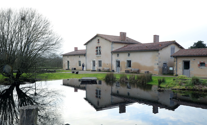 L'IFFCAM situé à la La Grimaudière sur la commune de Coutières (79). Un cadre idéal pour apprendre à tourner au coeur de la nature.