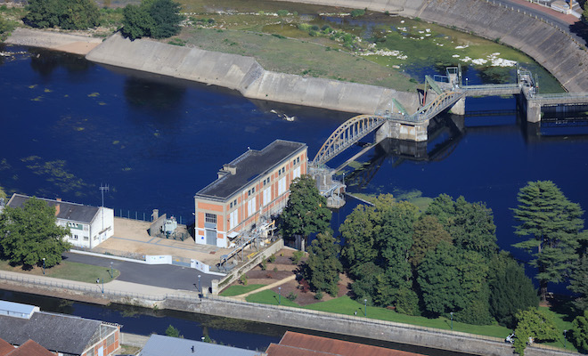 La centrale hydraulique de Châtellerault est composée d'un barrage et d'une usine hydroélectrique.