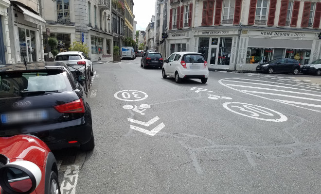 Centre-ville de Pau, déjà en zone 30, le marie voudrait limiter la vitesse des automobiles à 20km/h